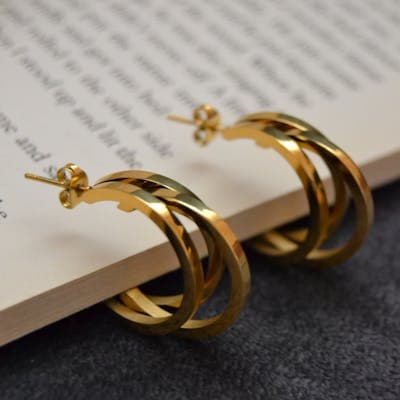 Matched piece: gold earrings